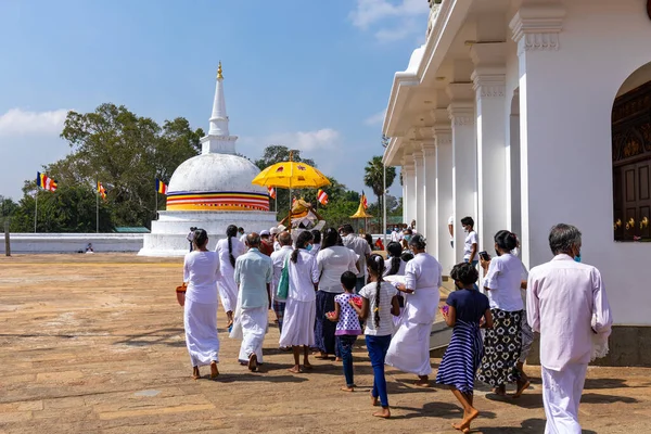ルワニセヤダゴバ仏教の仏塔観光や巡礼地 スリランカのAnuradhapura — ストック写真