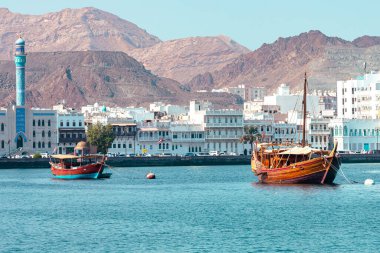 Geleneksel Umman mimarisi. Mutrah Corniche yakınlarındaki eski Muscat kasabası, Umman. Arap Yarımadası. 
