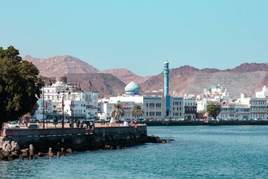 Geleneksel Umman mimarisi. Mutrah Corniche yakınlarındaki eski Muscat kasabası, Umman. Arap Yarımadası. 