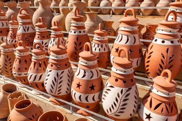 손으로 만들어 도기는 니자와 시장에 Clay Jars Rural Traditional Arabic — 스톡 사진
