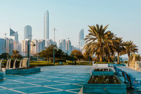 Abu Dhabi Skyline Corniche Abu Dhabi Grattacieli Moderni Punto Riferimento — Foto Stock