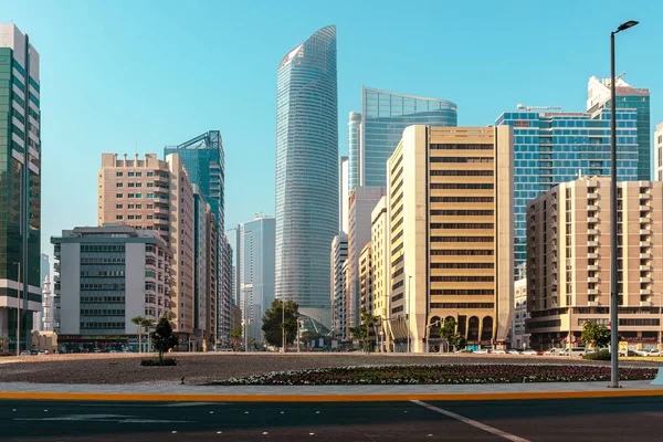 Calles Rascacielos Edificios Altos Vidrio Moderno Abu Dhabi Emiratos Árabes —  Fotos de Stock