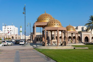 Geleneksel Umman mimarisi. Mutrah Corniche yakınlarındaki eski Muscat kasabası, Umman. Arap Yarımadası. 