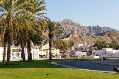 Geleneksel Umman mimarisi. Mutrah Corniche yakınlarındaki eski Muscat kasabası, Umman. Arap Yarımadası. 