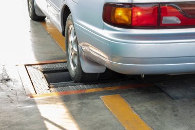 Chiang Mai, Tayland, 23 Şubat 2023: Tayland 'da özel araç denetim istasyonu.