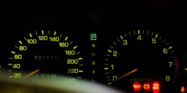 Klassieke Analoge Verlichten Auto Dashboard Tonen Snelheidsmeter Motor Toerenteller Donkere — Stockfoto