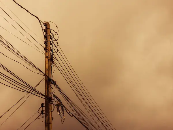 Strommasten Mit Drähten Und Kabeln Landschaftsfoto — Stockfoto