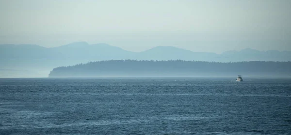 Boat Blue Horizon Line Puget Sound Oglądanie Pomostu Rybackiego Edmonds — Zdjęcie stockowe