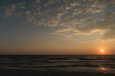 Madeira sahilinde tembellik, Aralıkta gün batımı, Tampa, Florida