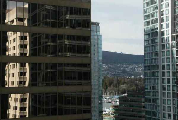 Skyline Mountain Ridge Surrounding Vancouver Downtown British Columbia —  Fotos de Stock