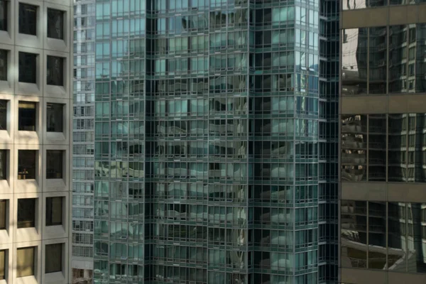 Escena Callejera Reflexiones Del Edificio Paredes Cristal Rascacielos Centro Vancouver — Foto de Stock