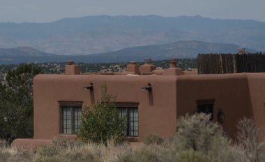 Paseo De Peralta yakınlarındaki klasik kerpiç evi, Santa Fe, New Mexico