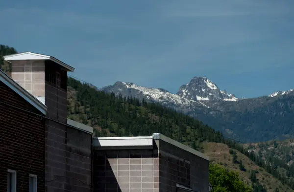 stock image Buildings on Cottage Street with snow peaks in the background, Cashmere, Central Washington