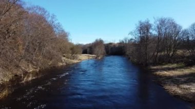 Tallinn, Estonya 'daki Pirita nehrinin güzel hava manzarası