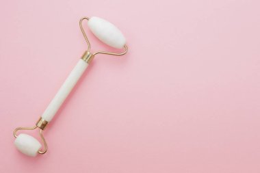 Yüz bakımı için düz masaj aracı, SPA güzellik tedavisi konsepti