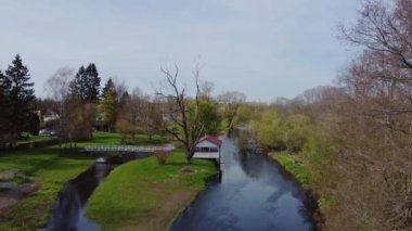 Çiçek açmış kiraz ağaçlarının güzel manzarası