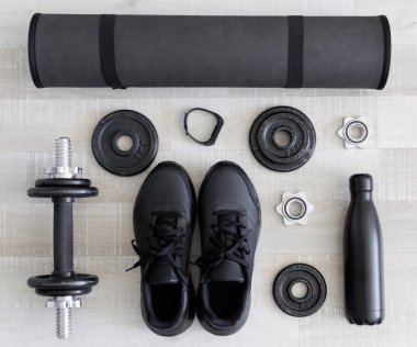 Evde ya da spor salonunda eğitim için spor aletleri