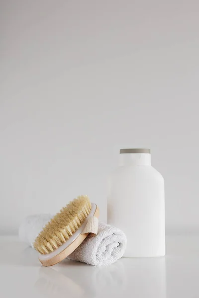 Towel Cream Bottle Brush Dry Massage White Table Copyspace — Stock Photo, Image