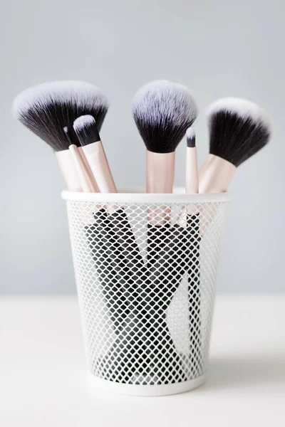 Conjunto Pinceles Maquillaje Moda Taza Blanca —  Fotos de Stock