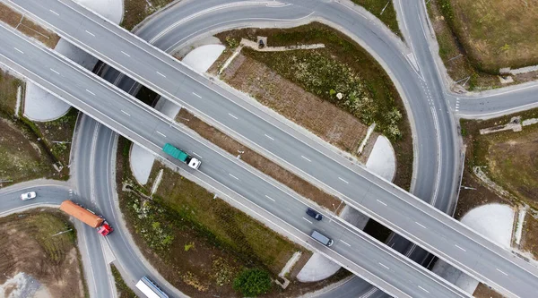 Drone Aerial Top Shot Cars Traffic Driving Motorway Surrounded Green — Stock Photo, Image