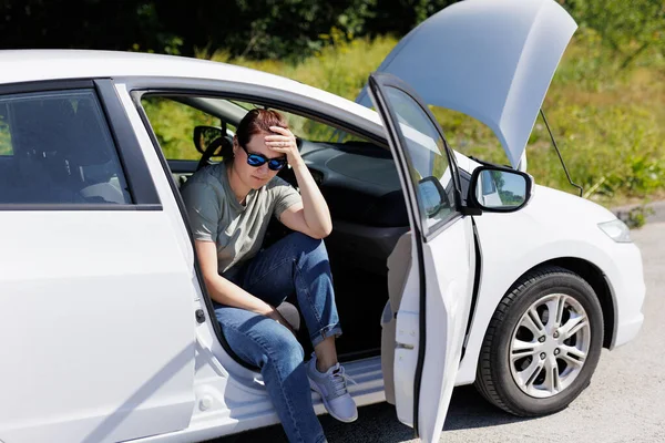Sad Woman Sitting White Broken Car Open Hood — Stock Photo, Image