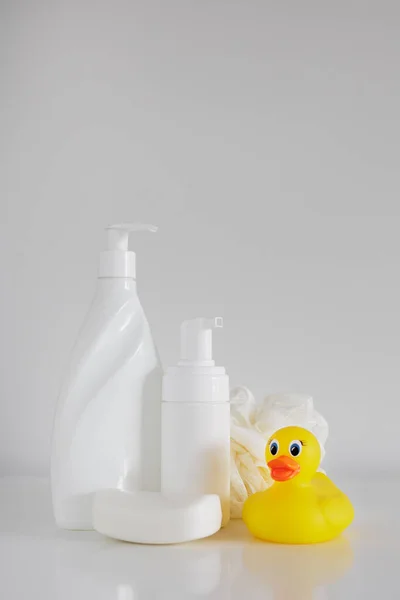 Bath Accessories Bottles Sponge Soap Yellow Duck Copyspace — Stock Photo, Image
