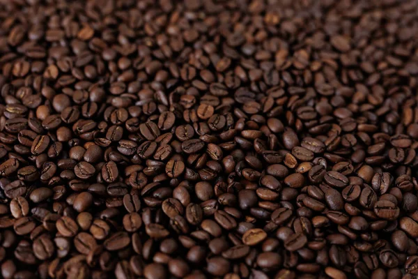 Overhead Över Bakgrund Representerar Halvor Mörkbruna Kaffebönor Med Behaglig Doft — Stockfoto