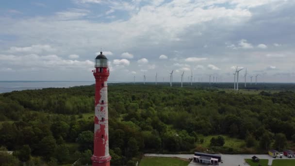 波罗的海附近旧灯塔的鸟瞰图 — 图库视频影像