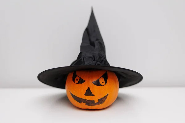 Halloween Orange Pumpkin Scary Face Witches Hat Table — Stock Photo, Image