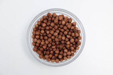 Cam kasede kıtır kıtır çikolatalı kahvaltı topları.