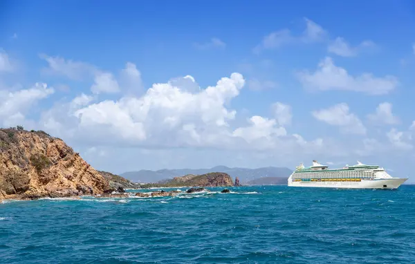 Luxusní Výletní Loď Plachtění Přístavu Slunečný Den Stock Snímky