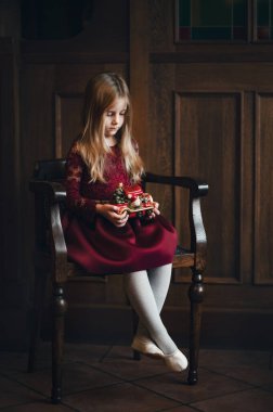 Çocuk Noel ağacı ile