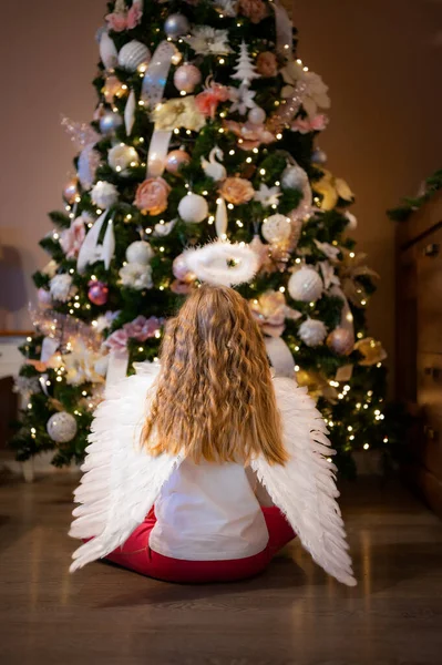 Çocuk Noel ağacı ile