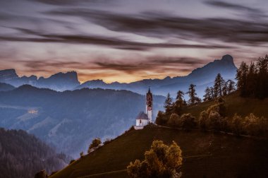 İtalyan ve Avusturyalı Tirol Alpleri