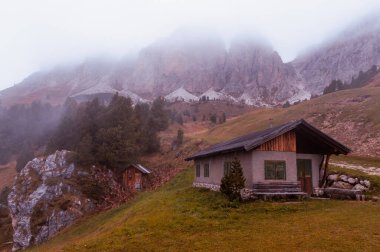 İtalyan ve Avusturyalı Tirol Alpleri