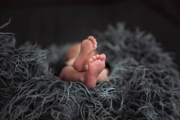 Bebek ayakları yakın..