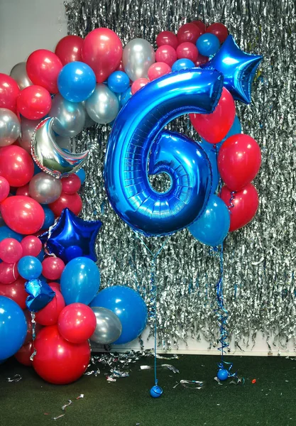 Balon Świętowania Lat Kompozycja Czerwonych Niebieskich Balonów Helowych Gwiazd Liczb — Zdjęcie stockowe