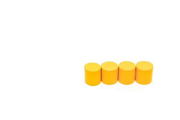 Cuatro Cilindros Amarillos Sobre Fondo Blanco Concepto Burla Para Arriba —  Fotos de Stock