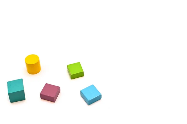 Ξύλινα Γεωμετρικά Σχήματα Διαφορετικών Χρωμάτων Έννοια Κενός Χώρος — Φωτογραφία Αρχείου