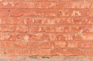 Kırmızıya boyanmış eski püskü bir duvar.