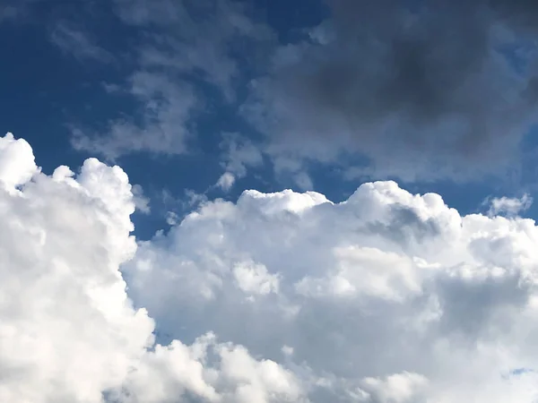Nubes Cielo Fondo Nubes Blancas Sobre Fondo Cielo Azul —  Fotos de Stock