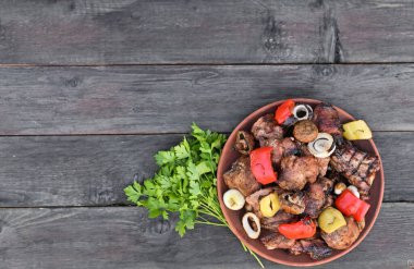 Sebzeli ve sebzeli ızgara et..