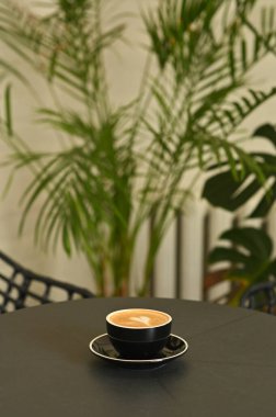 kalp şekilli kapuçino latte bardağı.