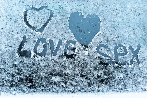 Love Sex Written Snow Covered Glass Car Heart Painted — стоковое фото