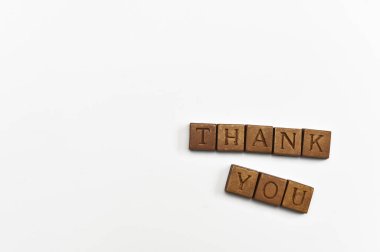 - Çok teşekkür ederim. Beyaz arkaplanda bir sözcük. 