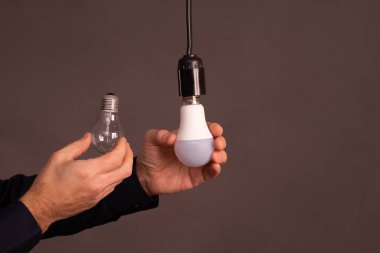 Parlayan lambaları bir LED lamba ile değiştirmek