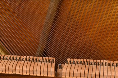 Piyanonun çekiç mekaniği. yakın plan