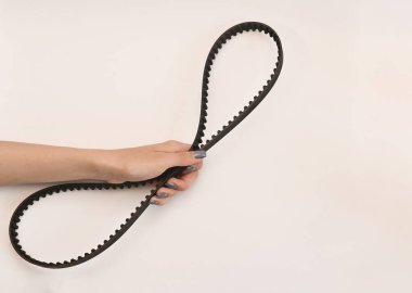 Zamanlama kayışı elinde. izole et