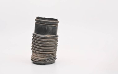 Araba şoku emicisinin bot kapağı kırılmış. izole et.