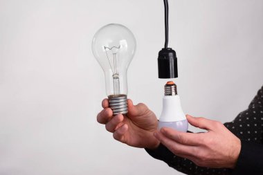 Enerji tasarrufu lambalarına geçiyorum. Yanardöner lambalardan kurtulma konsepti